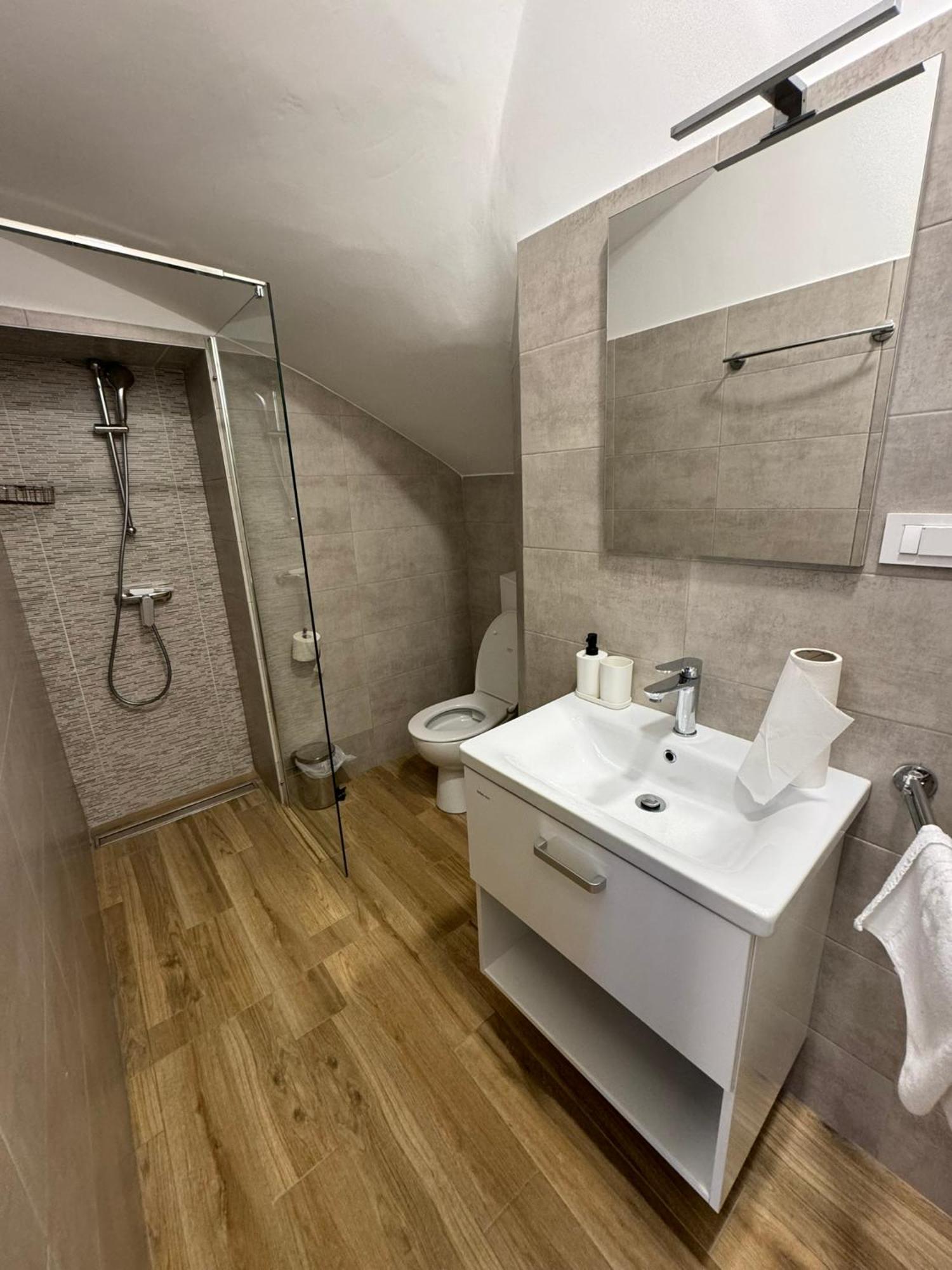 Villa Lovorka By Villa Eva Omišalj Habitación foto